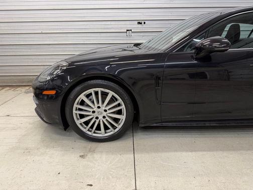 2018 Porsche Panamera 4