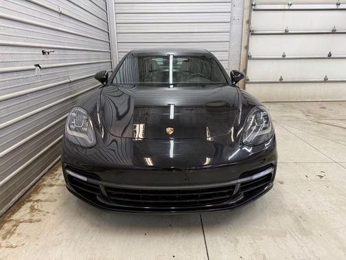 2018 Porsche Panamera 4