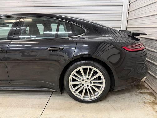 2018 Porsche Panamera 4