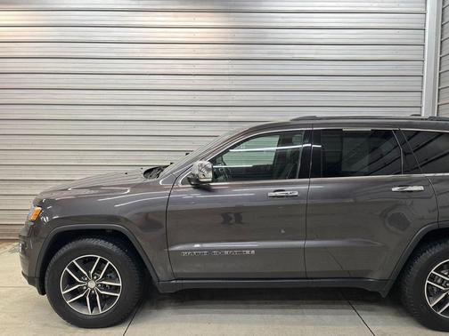 Granite Crystal Metallic Clearcoat 2018 Jeep Grand Cherokee Limited
