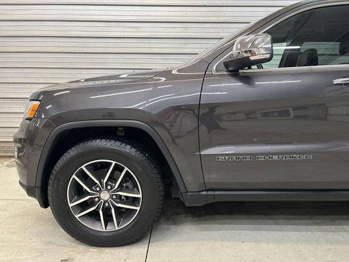Granite Crystal Metallic Clearcoat 2018 Jeep Grand Cherokee Limited