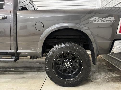 2017 RAM 2500 Laramie Crew Cab 4x4 6'4' Box