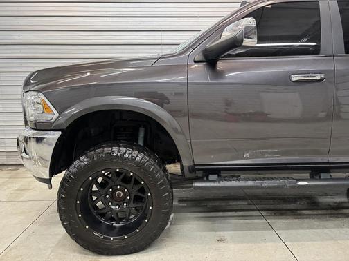 2017 RAM 2500 Laramie Crew Cab 4x4 6'4' Box