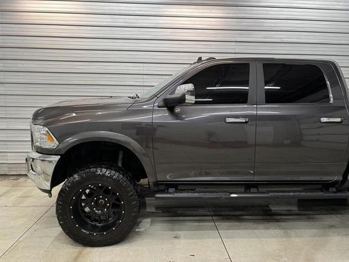 2017 RAM 2500 Laramie Crew Cab 4x4 6'4' Box