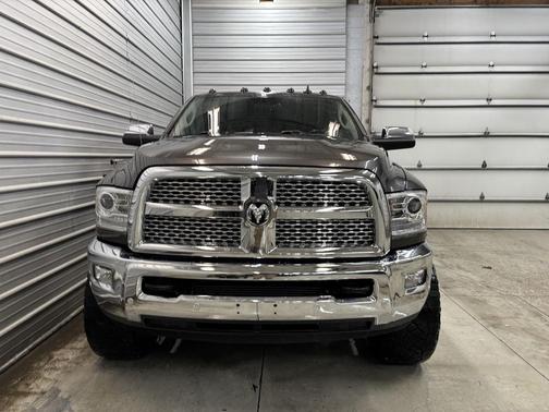 2017 RAM 2500 Laramie Crew Cab 4x4 6'4' Box