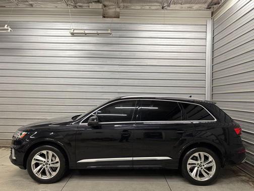 Orca Black Metallic 2021 Audi Q7 55 Premium Plus