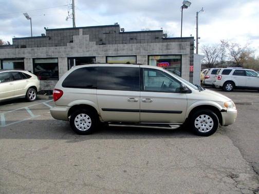 2005 Chrysler Town & Country LX