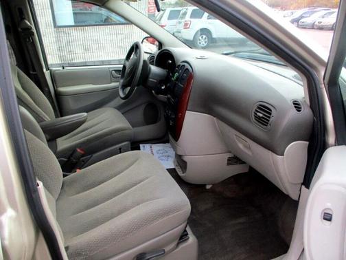 2005 Chrysler Town & Country LX