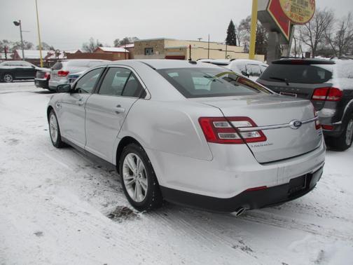 2016 Ford Taurus SEL