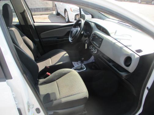 2016 Toyota Yaris LE