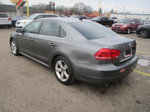 2012 Volkswagen Passat 2.5 SE