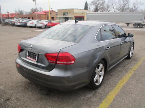 2012 Volkswagen Passat 2.5 SE