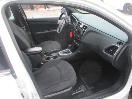 2013 Chrysler 200 Touring