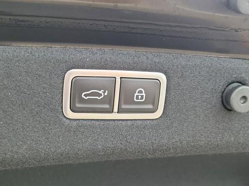 Black 2023 Genesis G70 3.3T