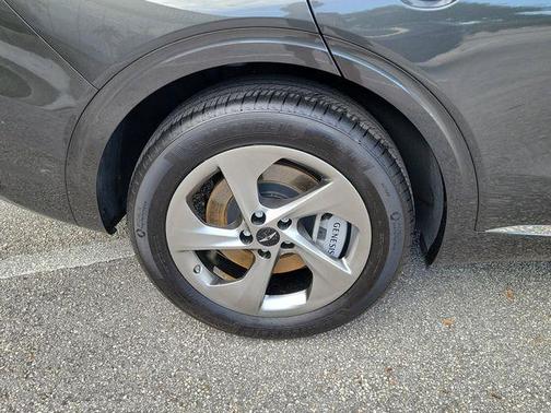 Makalu Gray 2026 Genesis GV70 2.5T