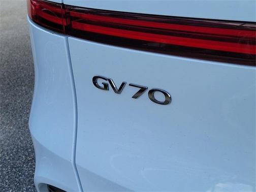 2024 Genesis GV70 2.5T