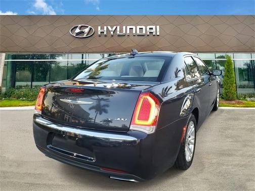 2017 Chrysler 300 Limited