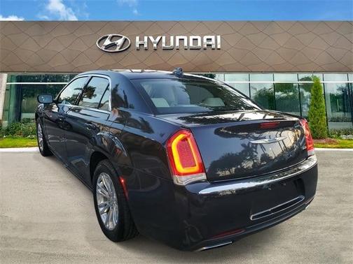 2017 Chrysler 300 Limited