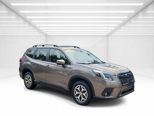 Brilliant Bronze Metallic 2023 Subaru Forester Premium