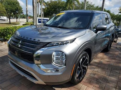 2023 Mitsubishi Outlander SE