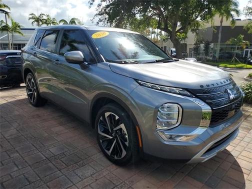 2023 Mitsubishi Outlander SE