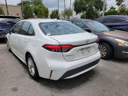 Blizzard Pearl 2021 Toyota Corolla XLE