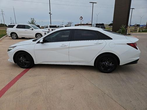 Quartz White 2022 Hyundai ELANTRA SEL