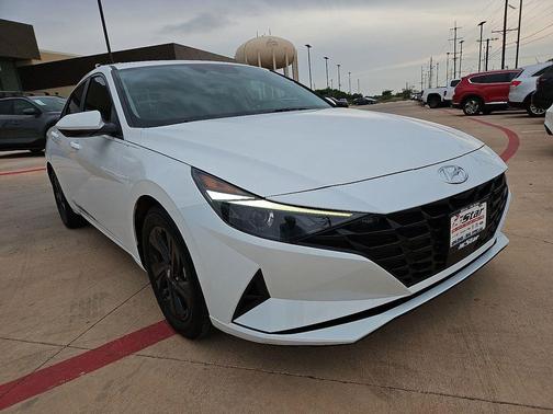 Quartz White 2022 Hyundai ELANTRA SEL