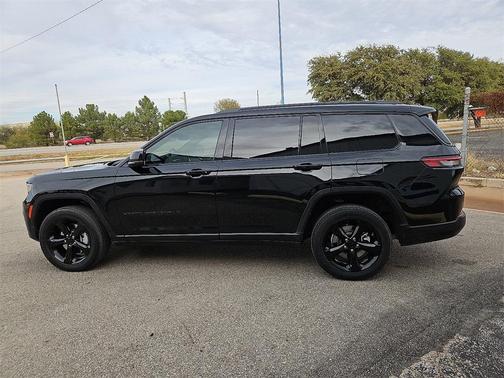 2022 Jeep Grand Cherokee L Laredo
