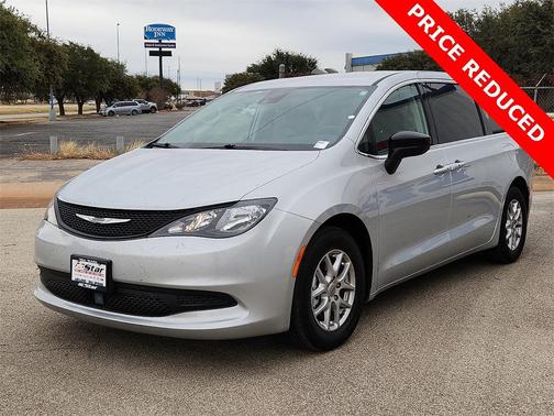 2024 Chrysler Voyager LX