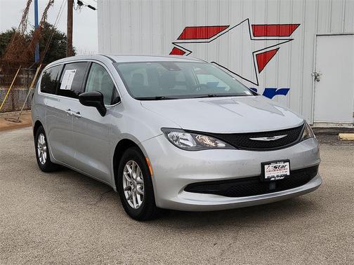 2024 Chrysler Voyager LX