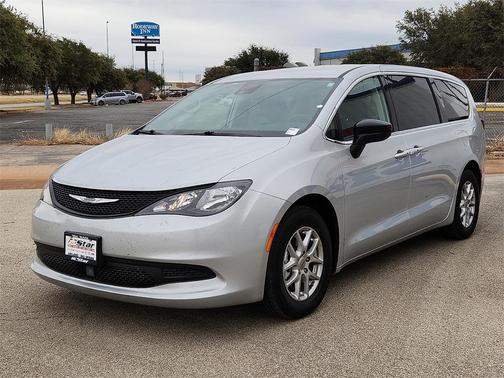 2024 Chrysler Voyager LX