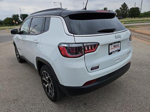 Bright White Clearcoat 2025 Jeep Compass Limited