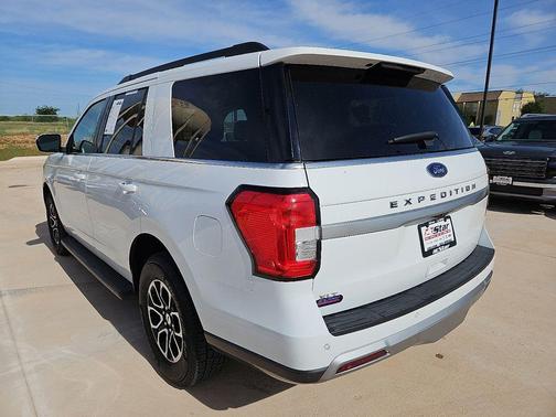 Oxford White 2024 Ford Expedition XLT
