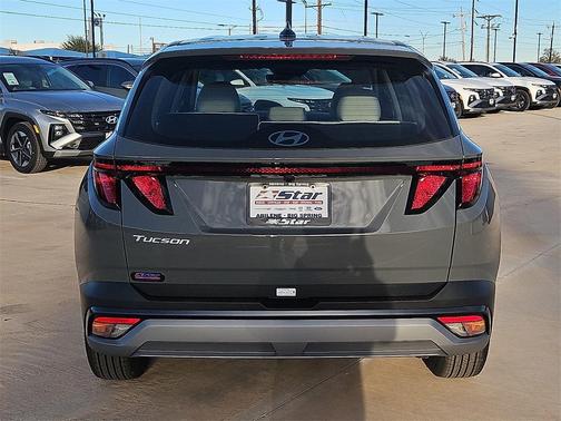 2026 Hyundai TUCSON SE