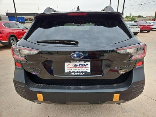 Crystal Black Silica 2022 Subaru Outback Wilderness