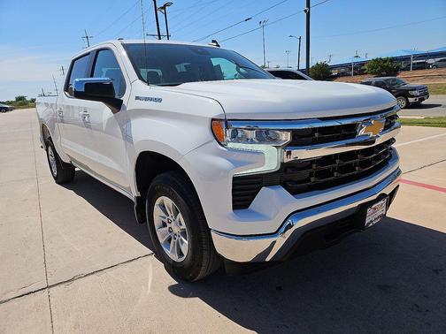 Summit White 2025 Chevrolet Silverado 1500 LT
