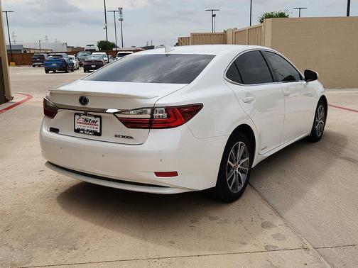 2018 Lexus ES 300h Base