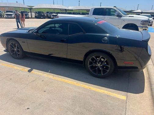 Pitch Black Clearcoat 2023 Dodge Challenger R/T