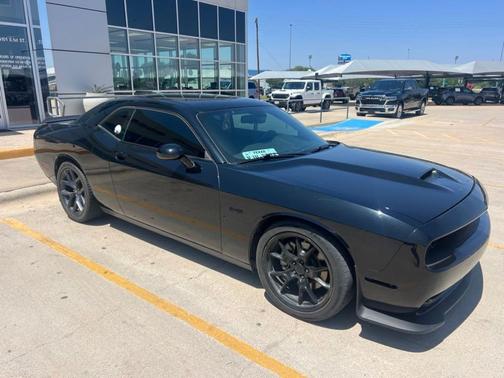 Pitch Black Clearcoat 2023 Dodge Challenger R/T
