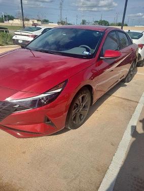 Scarlet Red Pearl 2022 Hyundai ELANTRA SEL