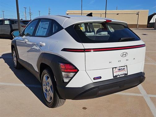 2026 Hyundai KONA SE