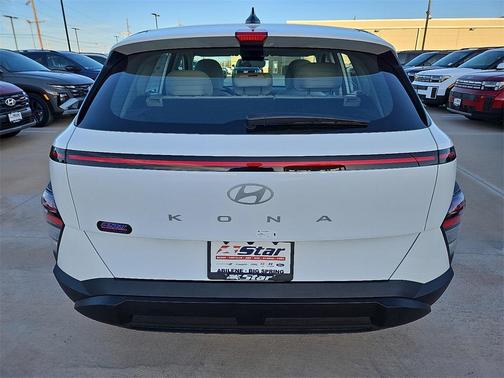 2026 Hyundai KONA SE