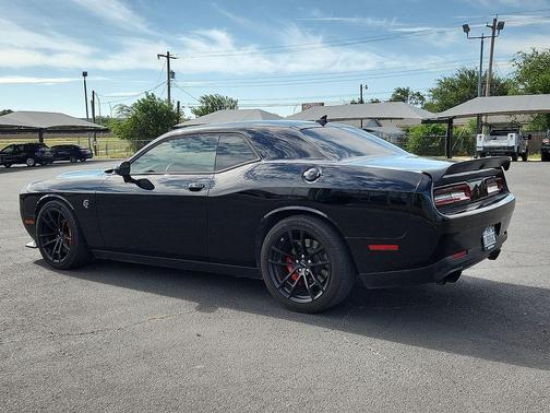 Pitch Black Clearcoat 2023 Dodge Challenger SRT Hellcat