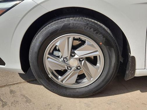 White 2026 Hyundai ELANTRA SE