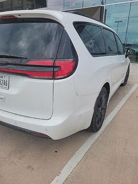 Bright White Clearcoat 2024 Chrysler Pacifica Touring-L