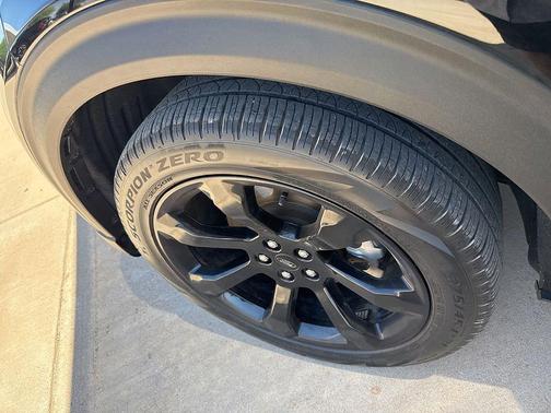 Black Metallic 2024 Ford Explorer ST-Line