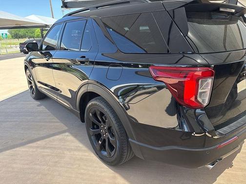 Black Metallic 2024 Ford Explorer ST-Line