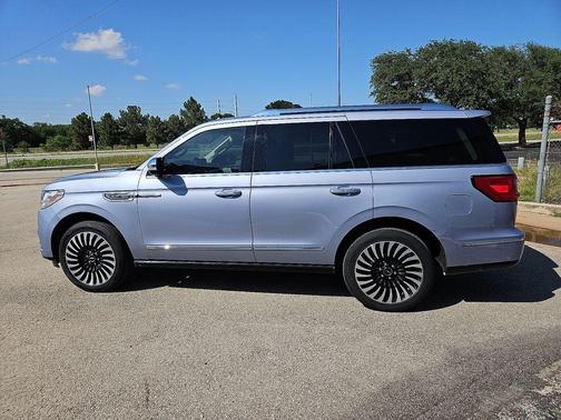 Crystal Blue 2021 Lincoln Navigator Black Label