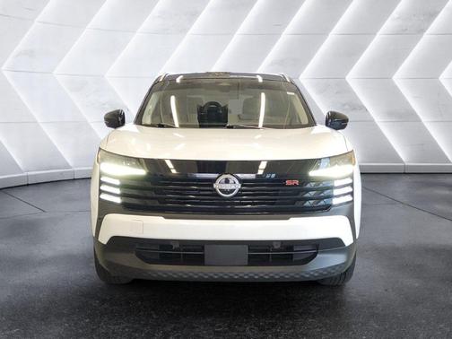 2t Wht Blk Roof 2025 Nissan Kicks SR